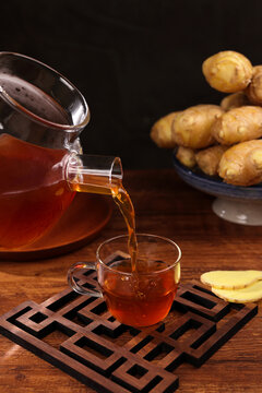 鲜生姜养生制品红糖姜茶倒茶