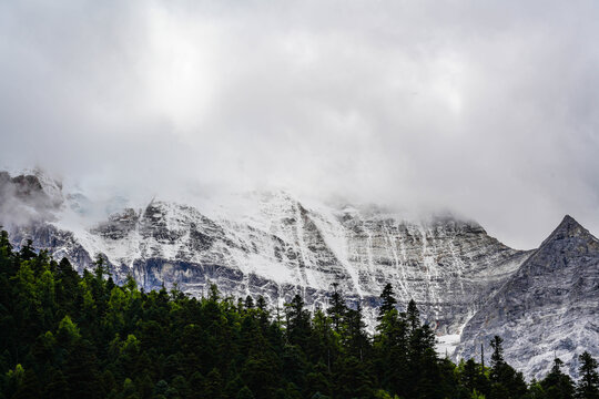 稻城亚丁景区雪山