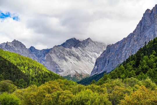 稻城亚丁景区雪山