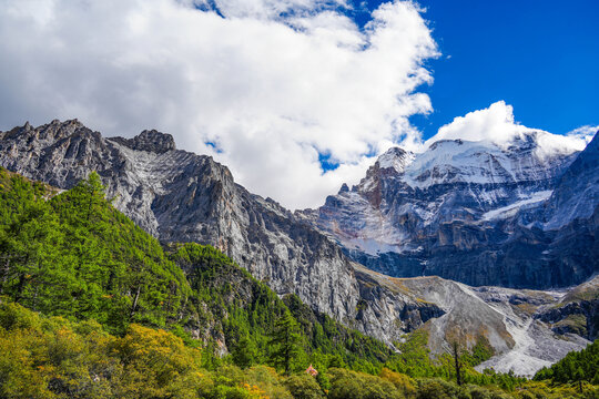 稻城亚丁景区雪山