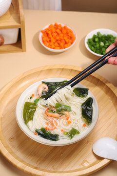 裙帶菜湯面