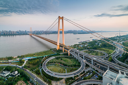 武汉杨泗港长江大桥夕阳傍晚