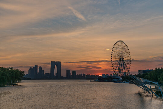 苏州金鸡湖摩天轮日落夕阳