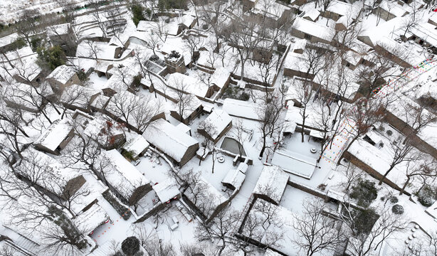 山东枣庄山亭区兴隆庄石板房雪景