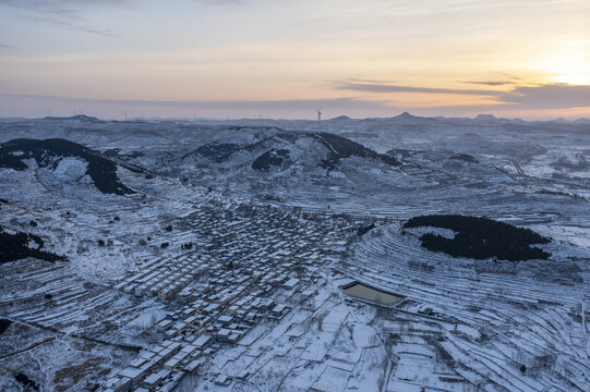 雪后小山村