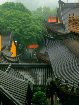 雨天的灵隐寺