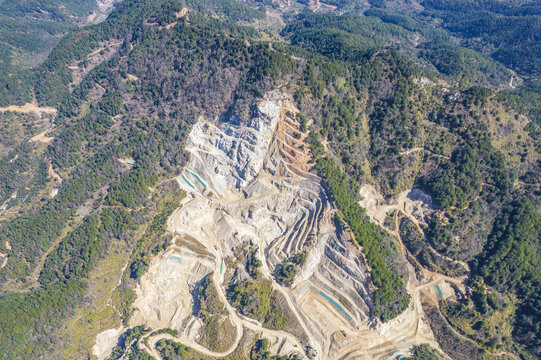 滥开采破坏山体