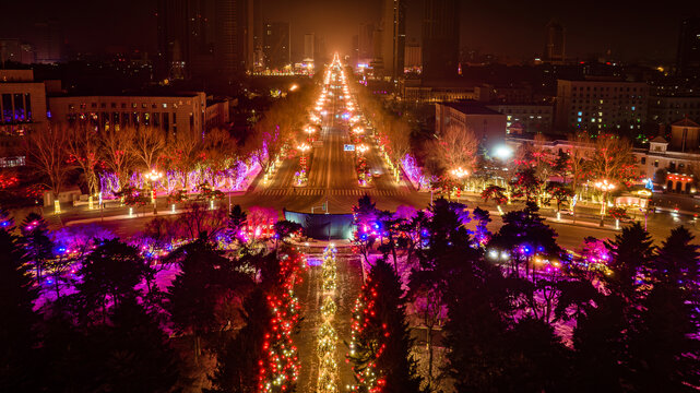 龙年春节里的中国长春城区夜景