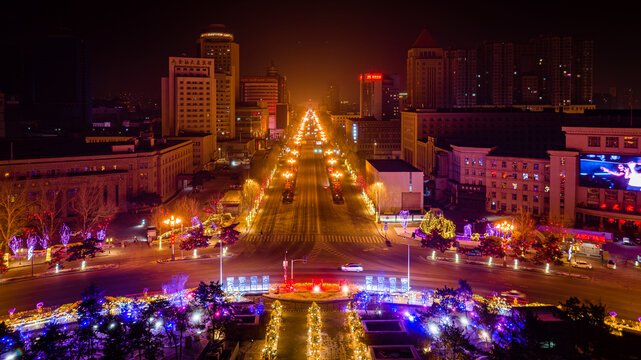 龙年春节里的中国长春城区夜景