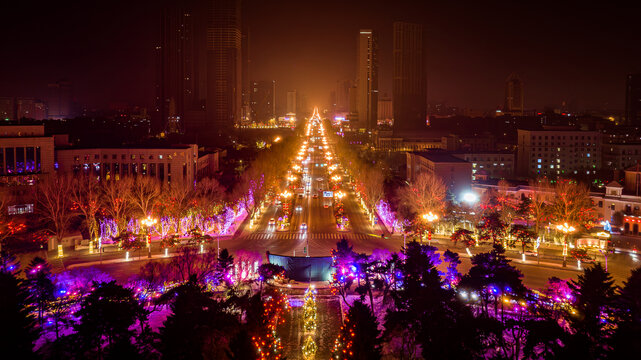 龙年春节里的中国长春城区夜景