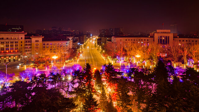 龙年春节里的中国长春城区夜景