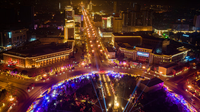 龙年春节里的长春人民广场夜景