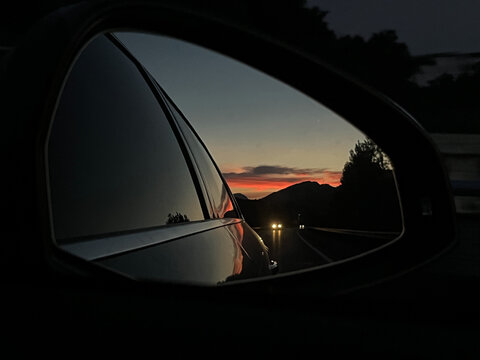 车后视镜夕阳