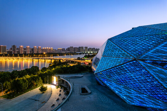 中国辽宁沈阳歌剧院城市建筑夜景