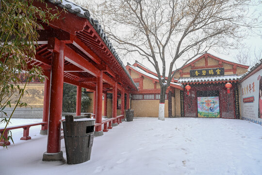 开封清明上河园大雪建筑灯笼雪景