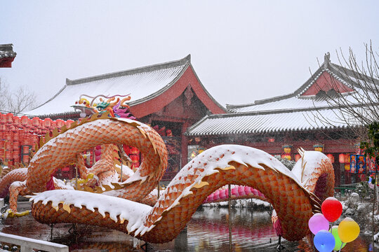 开封清明上河园大雪建筑灯笼雪景