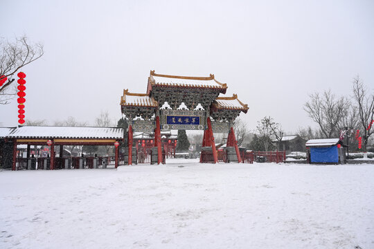 开封清明上河园大雪建筑灯笼雪景