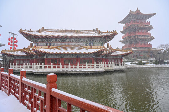 开封清明上河园大雪建筑灯笼雪景