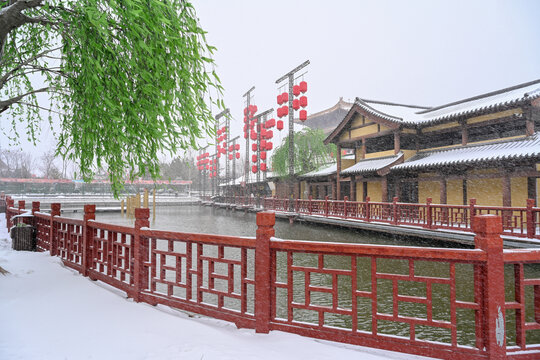 开封清明上河园大雪建筑灯笼雪景