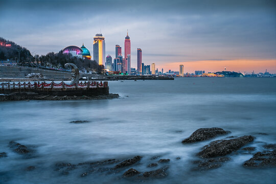 山东烟台月亮湾景区夜景