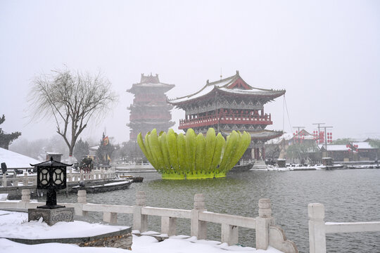 开封清明上河园大雪建筑灯笼雪景