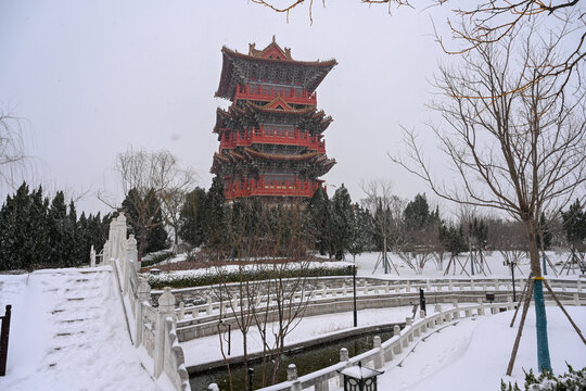 开封清明上河园大雪建筑灯笼雪景