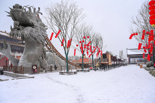 开封清明上河园大雪建筑灯笼雪景