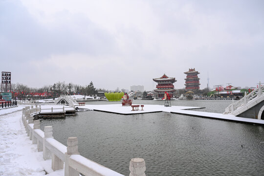 开封清明上河园大雪建筑灯笼雪景