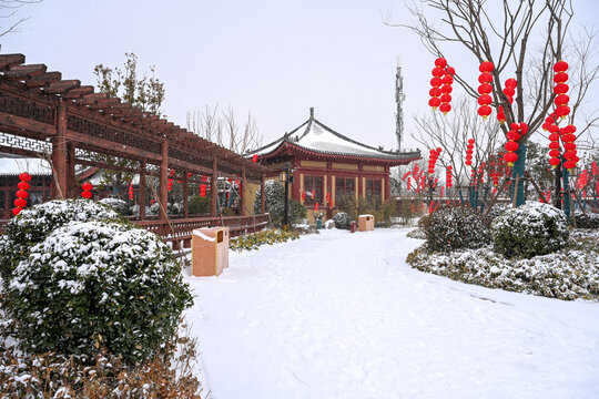 开封清明上河园大雪建筑灯笼雪景