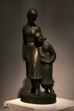 母女雕像