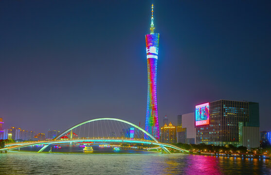 小蛮腰海心桥夜景