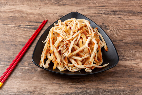 烙饼切好的饼丝特写