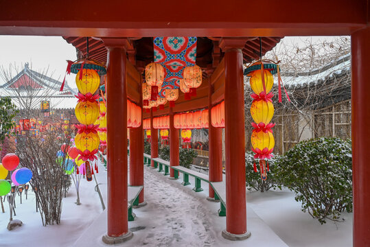 开封清明上河园大雪建筑灯笼雪景