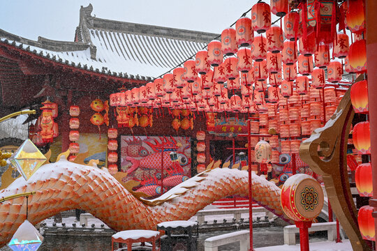 开封清明上河园大雪建筑灯笼雪景