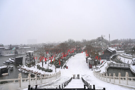 开封清明上河园大雪建筑灯笼雪景