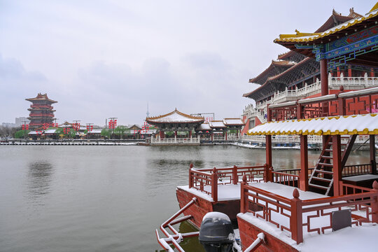 开封清明上河园大雪建筑灯笼雪景