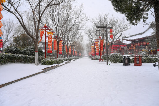 开封清明上河园大雪建筑灯笼雪景