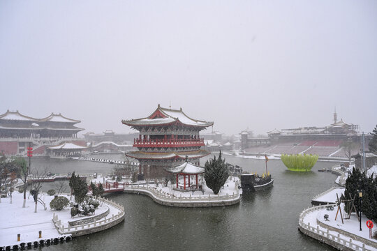 开封清明上河园大雪建筑灯笼雪景