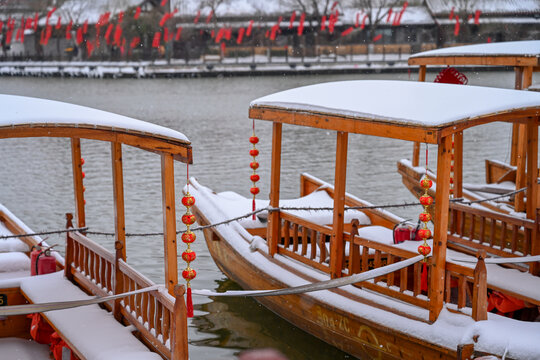 开封清明上河园大雪建筑灯笼雪景