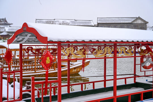 开封清明上河园大雪建筑灯笼雪景