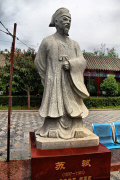 苏轼石像