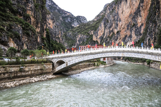 云南迪庆香格里拉巴拉格宗大峡谷