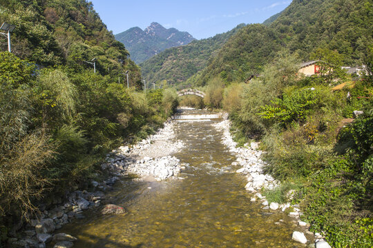 秦岭溪流