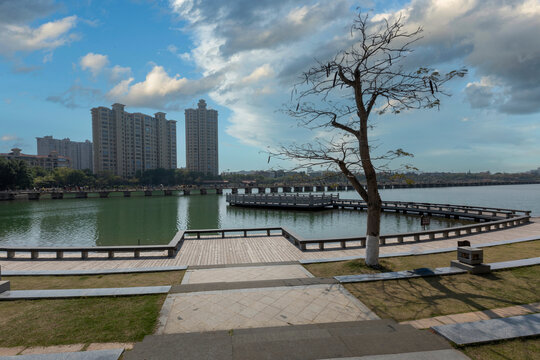 泉州蓝天白云都市风景