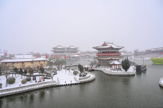 开封清明上河园大雪建筑灯笼雪景