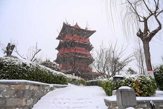 开封清明上河园大雪建筑灯笼雪景