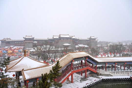 开封清明上河园大雪建筑灯笼雪景