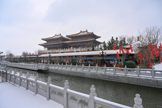 开封清明上河园大雪建筑灯笼雪景