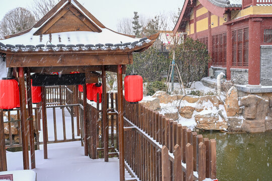 开封清明上河园大雪建筑灯笼雪景