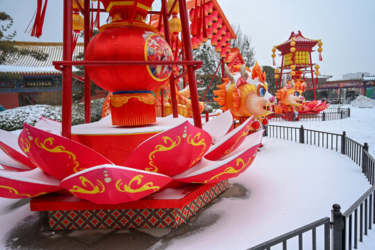 开封清明上河园大雪建筑灯笼雪景